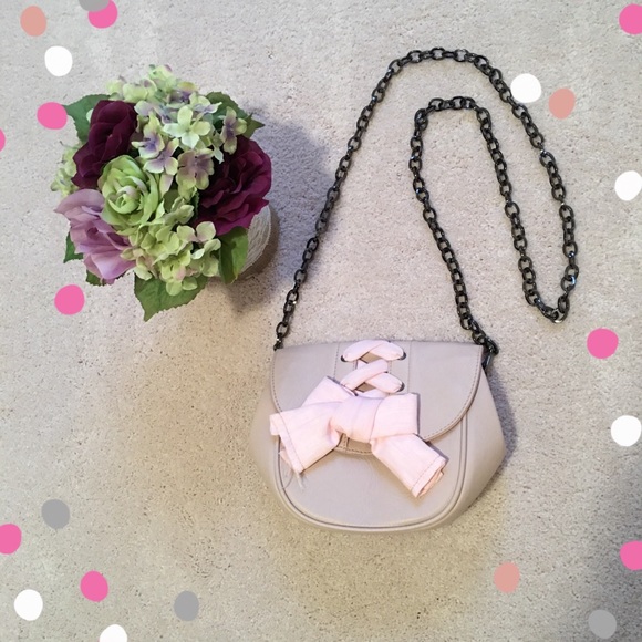 Betsey Johnson Handbags - BETSEY JOHNSON “Pretty in Pink” Cross-body bag 🎀